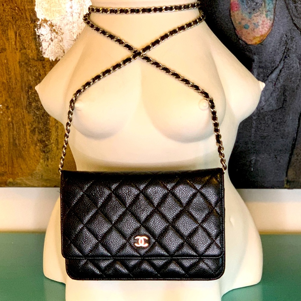 CHANEL BLACK LEATHER SILVER CHAIN WOC